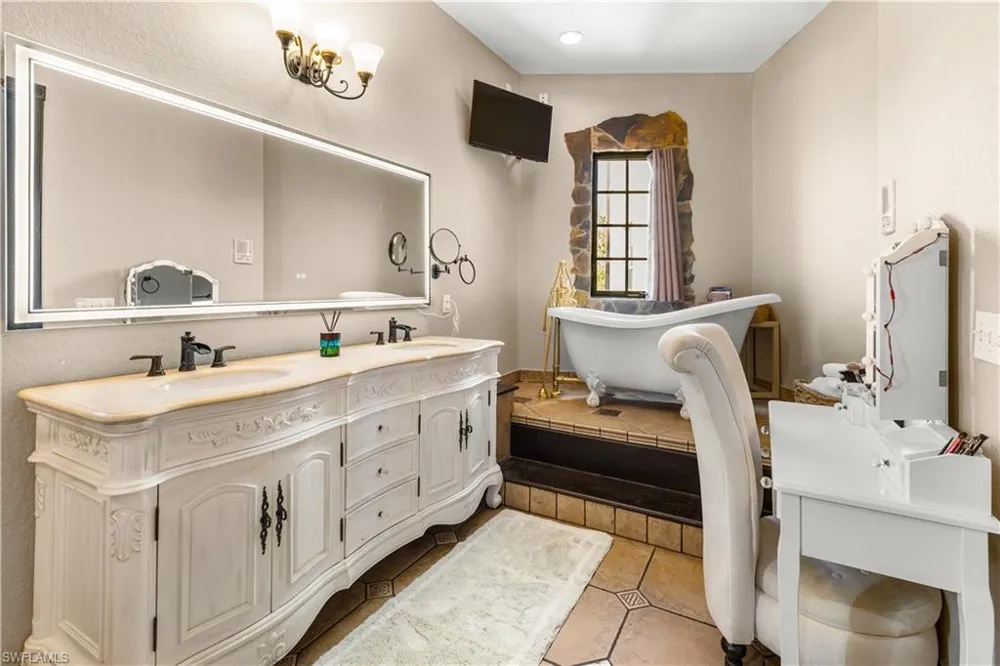 1504 Bowlees CV Bradenton, FL 34207