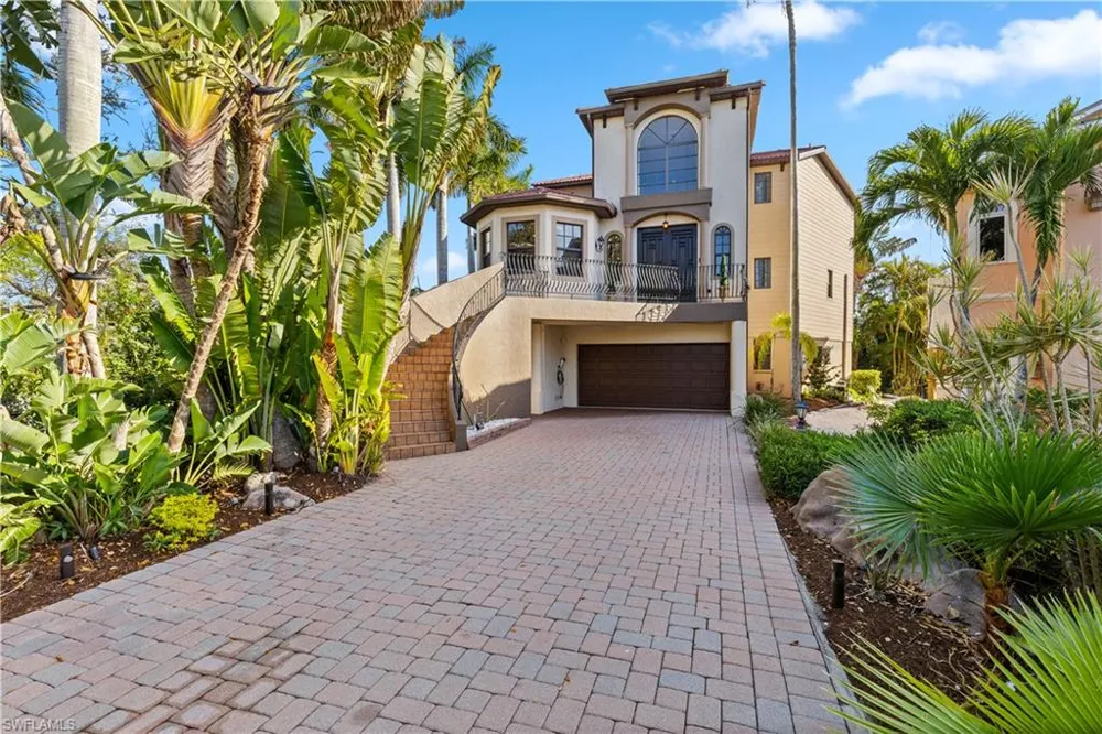 1504 Bowlees CV Bradenton, FL 34207