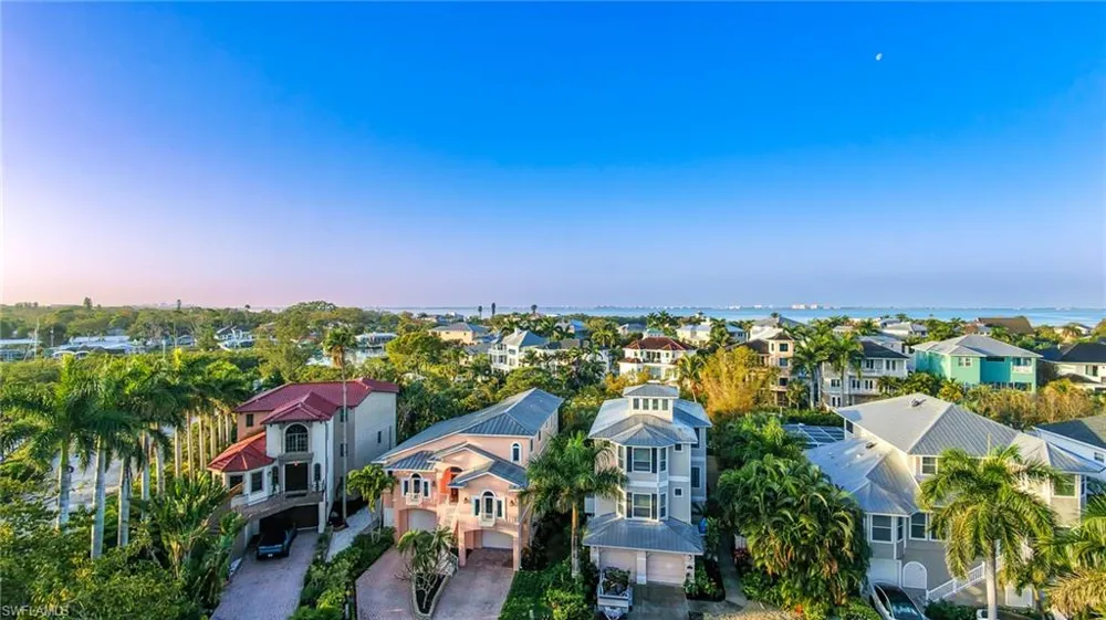 1504 Bowlees CV Bradenton, FL 34207