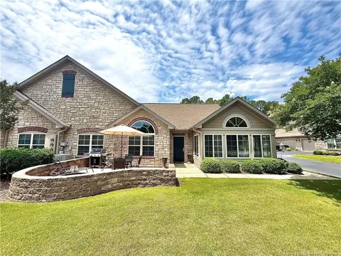 107 W Chelsea Court