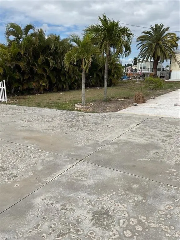 5012 Flamingo Drive St. James City, FL 33956