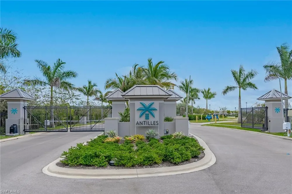 238 Indies Drive E #202 Naples, FL 34114