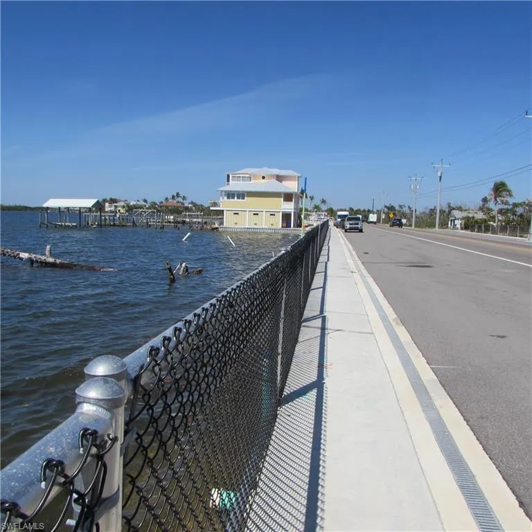 4331 Pine Island Road NW Matlacha, FL 33993