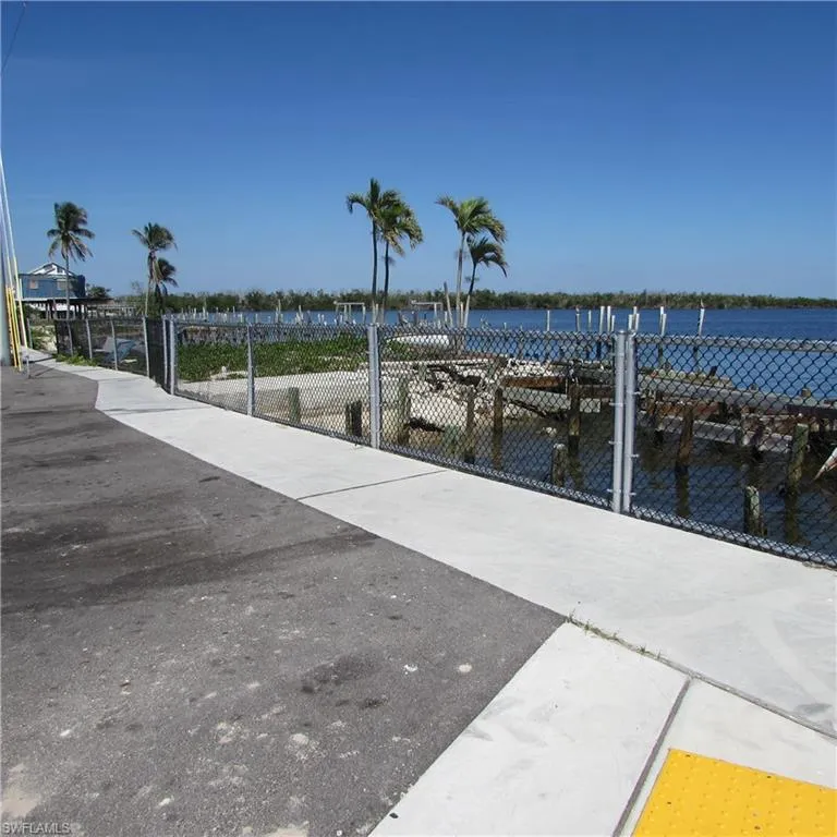 4331 Pine Island Road NW Matlacha, FL 33993