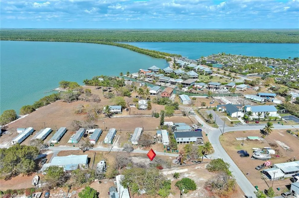 1160 Rewis Drive Chokoloskee, FL 34138