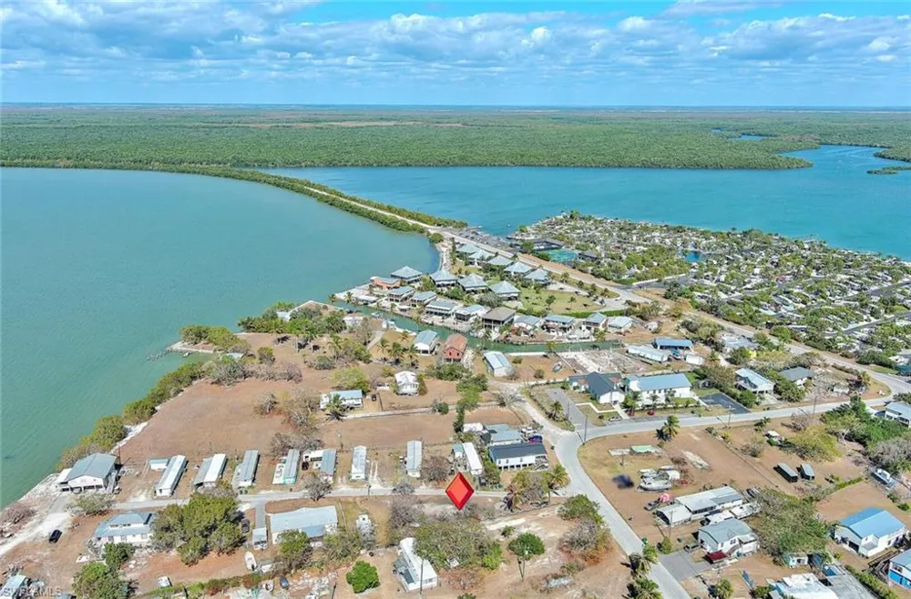 1160 Rewis Drive Chokoloskee, FL 34138