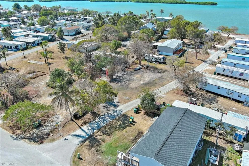 1160 Rewis Drive Chokoloskee, FL 34138