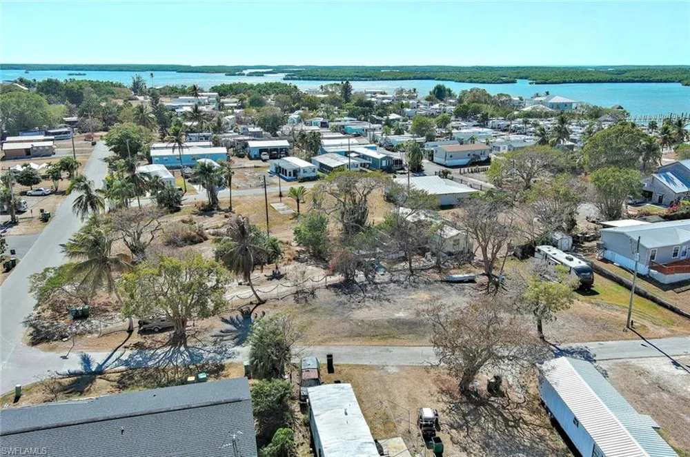 1160 Rewis Drive Chokoloskee, FL 34138