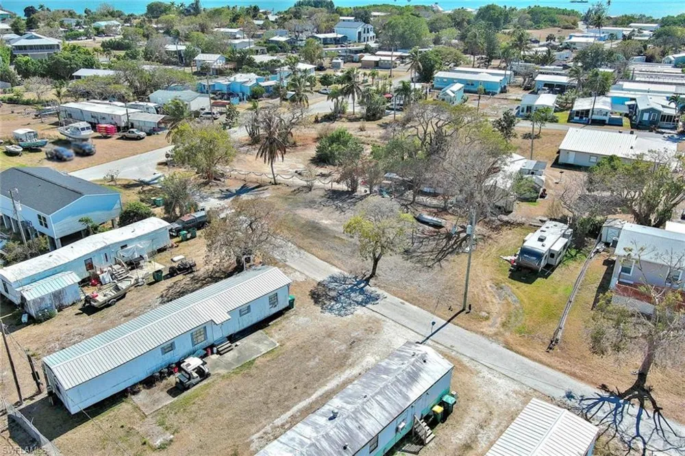 1160 Rewis Drive Chokoloskee, FL 34138