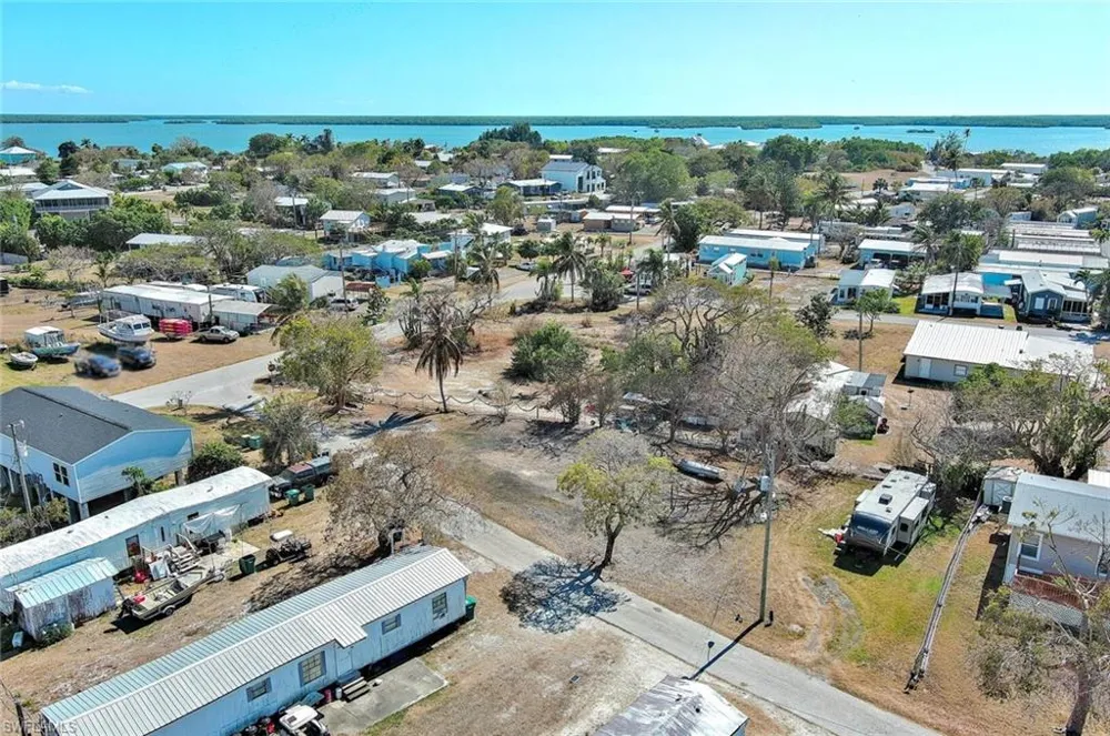 1160 Rewis Drive Chokoloskee, FL 34138