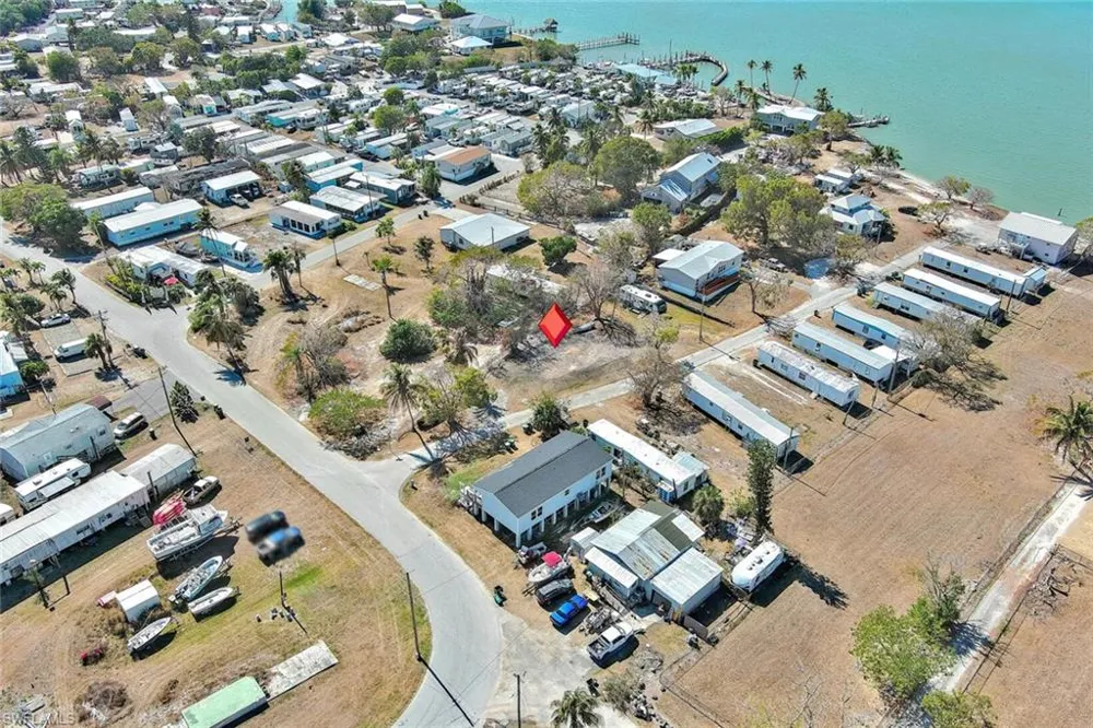 1160 Rewis Drive Chokoloskee, FL 34138