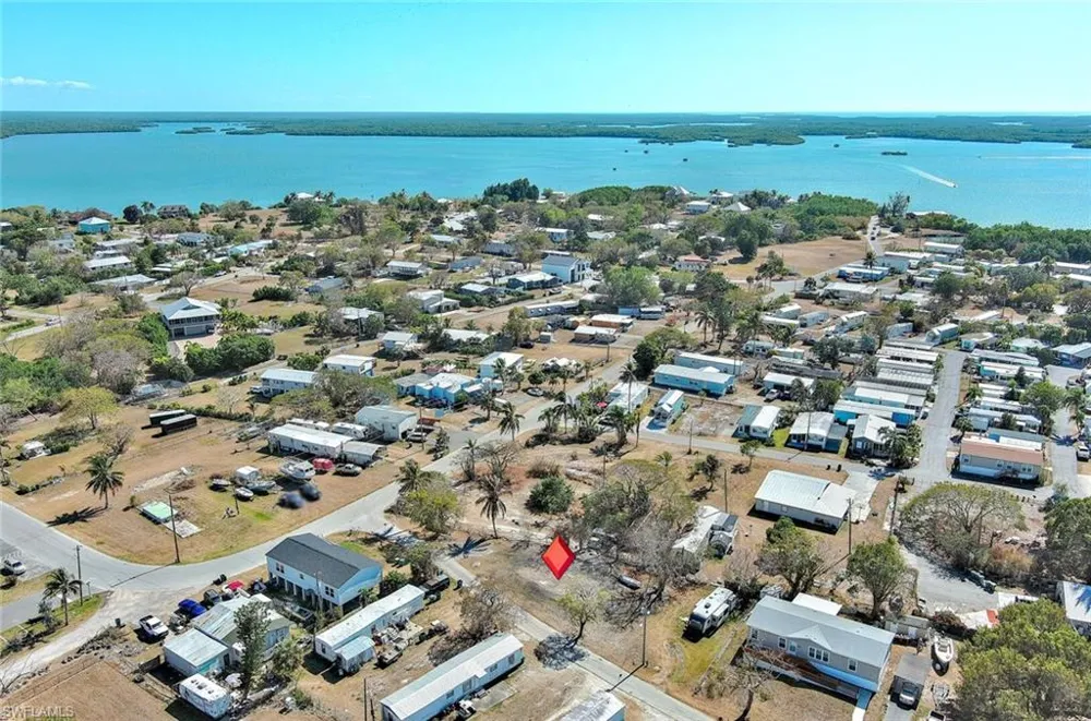 1160 Rewis Drive Chokoloskee, FL 34138