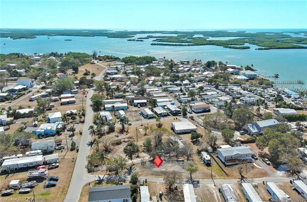 1160 Rewis Drive Chokoloskee, FL 34138