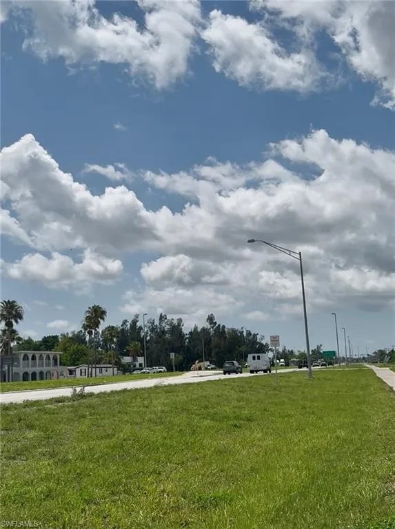 2536 Tamiami Trail North Fort Myers, FL 33903