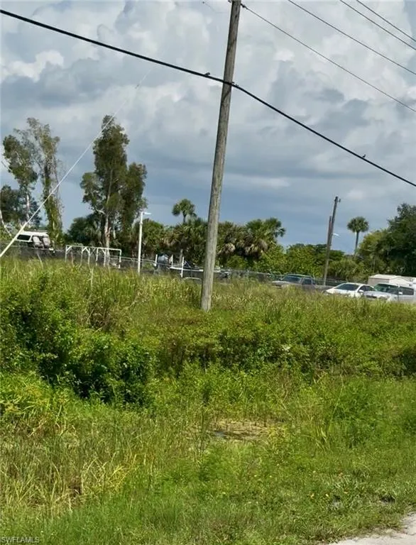 2536 Tamiami Trail North Fort Myers, FL 33903