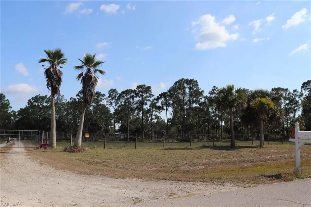 4244 E 24th Street Alva, FL 33920