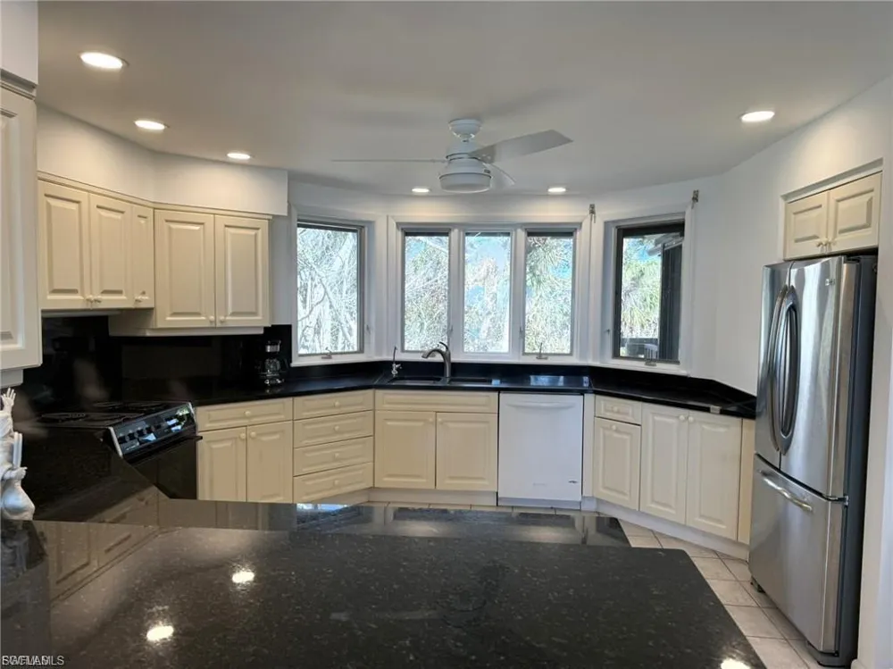 484 Gulf Bend Drive Captiva, FL 33924