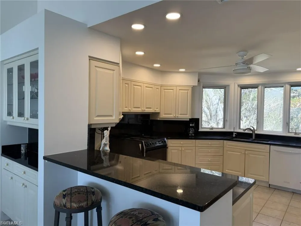 484 Gulf Bend Drive Captiva, FL 33924