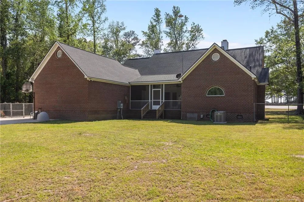 1096 Dean Road St. Pauls, NC 28384