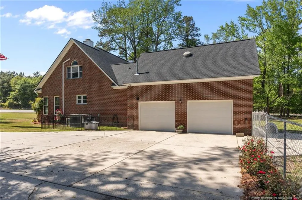 1096 Dean Road St. Pauls, NC 28384