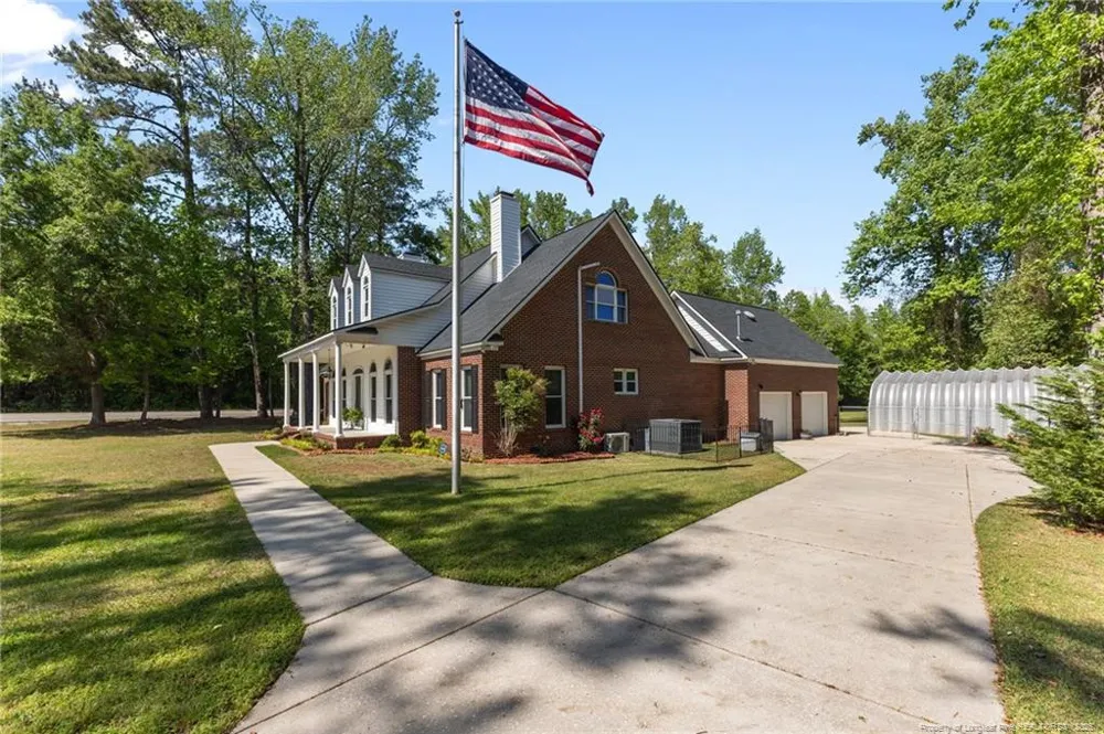 1096 Dean Road St. Pauls, NC 28384