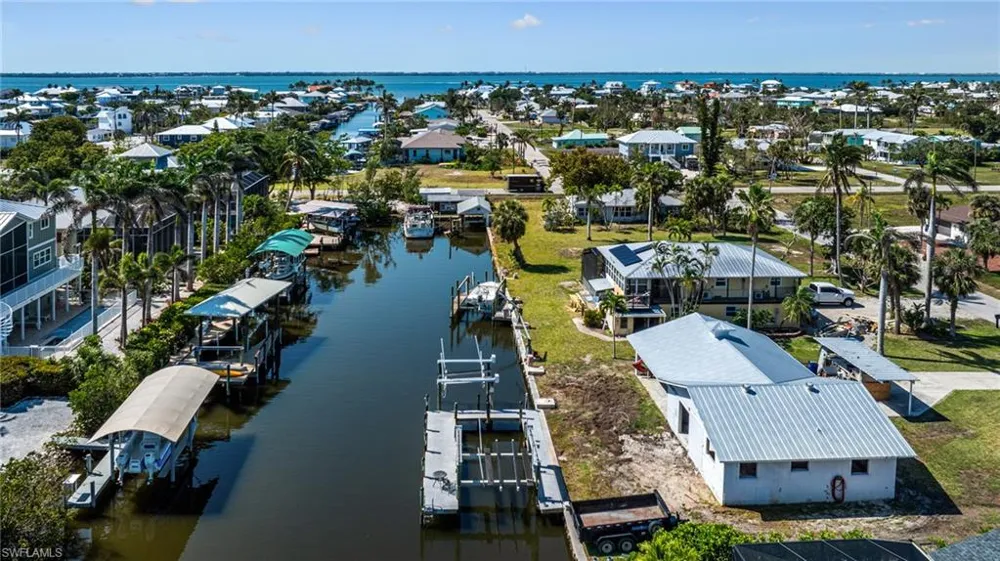 2560 Baybreeze Street St. James City, FL 33956