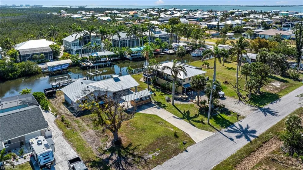 2560 Baybreeze Street St. James City, FL 33956