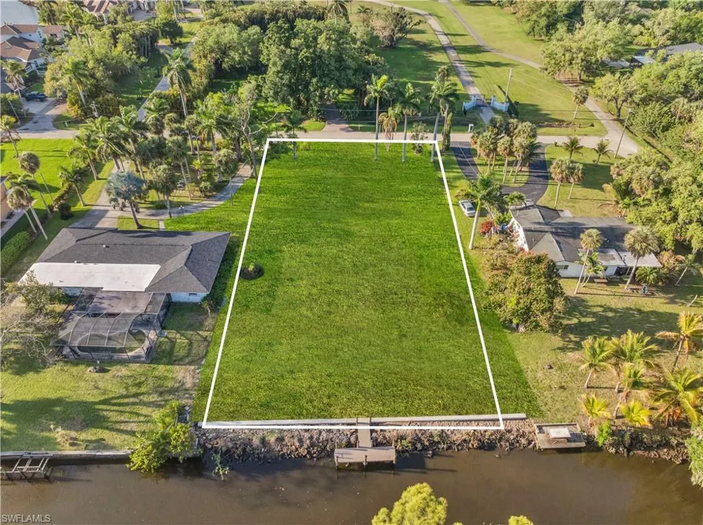 62 Wolcott Drive North Fort Myers, FL 33903