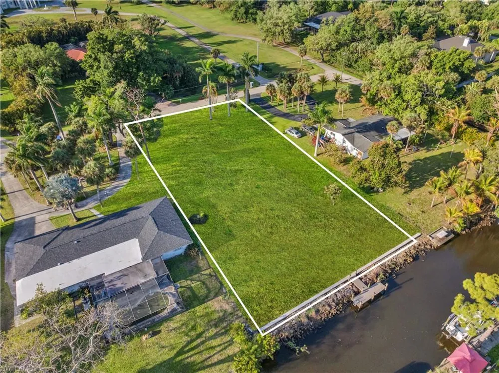 62 Wolcott Drive North Fort Myers, FL 33903