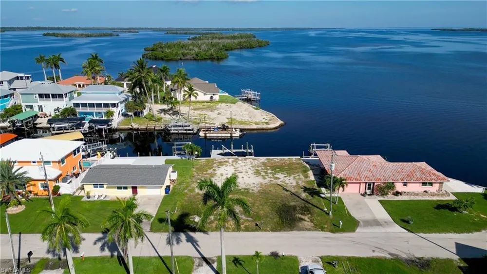 2864 TRIGGERFISH STREET Matlacha, FL 33993