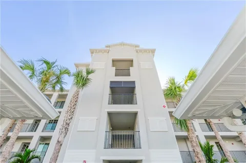 15285 Green Acre Avenue #418