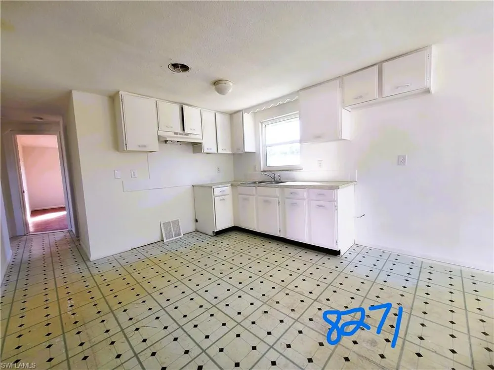 8271 Pelican Road Englewood, FL 34224