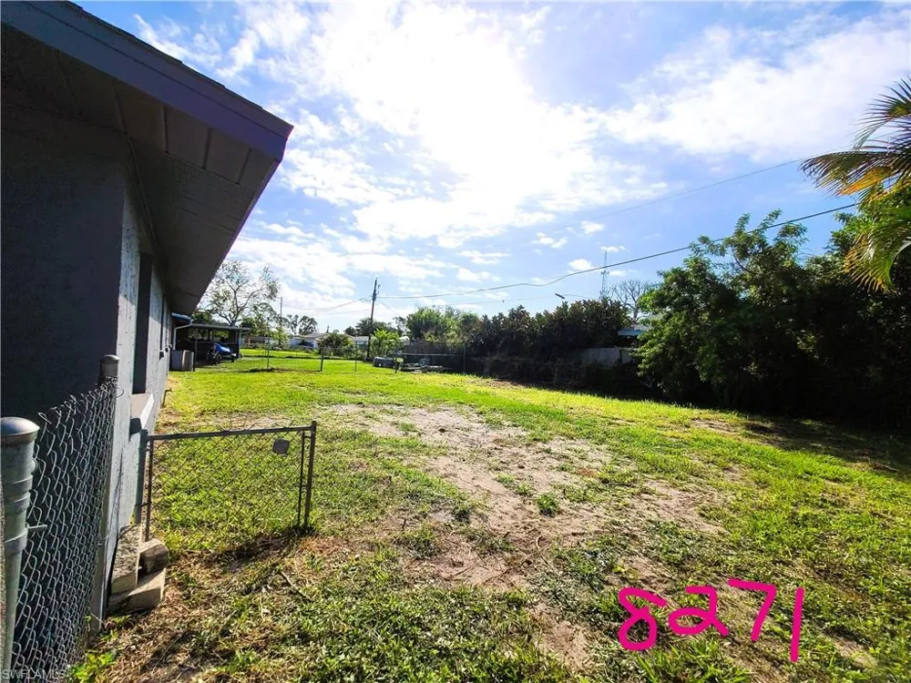 8271 Pelican Road Englewood, FL 34224