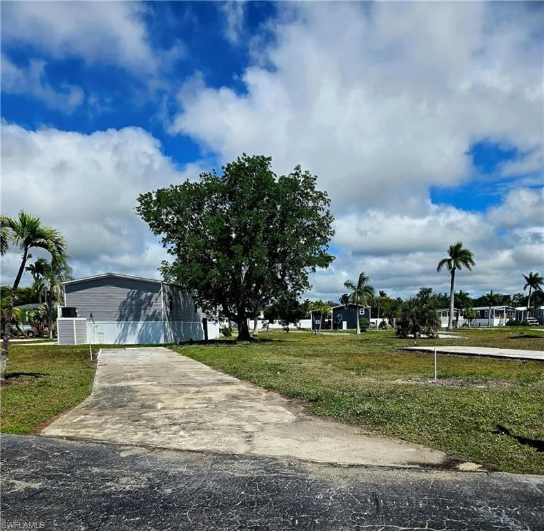 20 Cottonwood Drive Fort Myers, FL 33908
