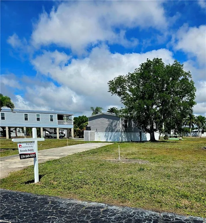20 Cottonwood Drive Fort Myers, FL 33908