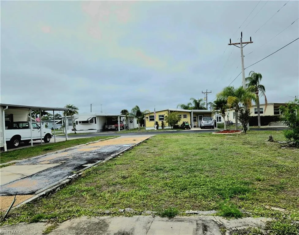 593 Daisy Drive North Fort Myers, FL 33917