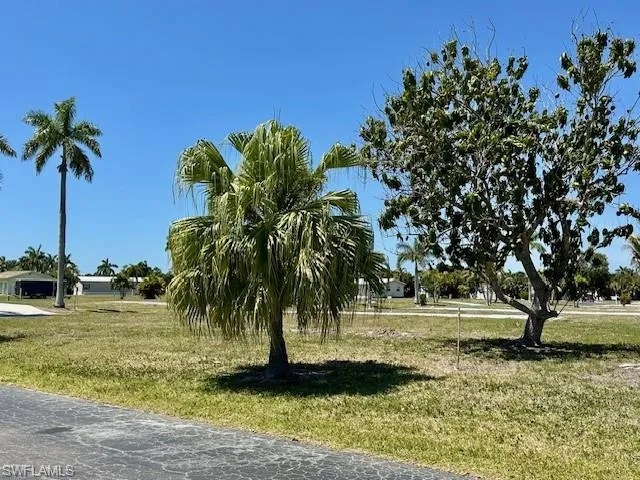 27 Cottonwood Drive Fort Myers, FL 33908