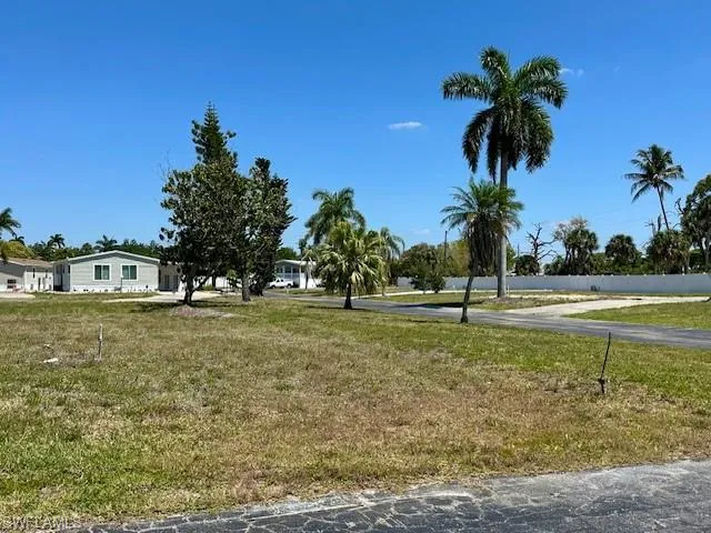 27 Cottonwood Drive Fort Myers, FL 33908