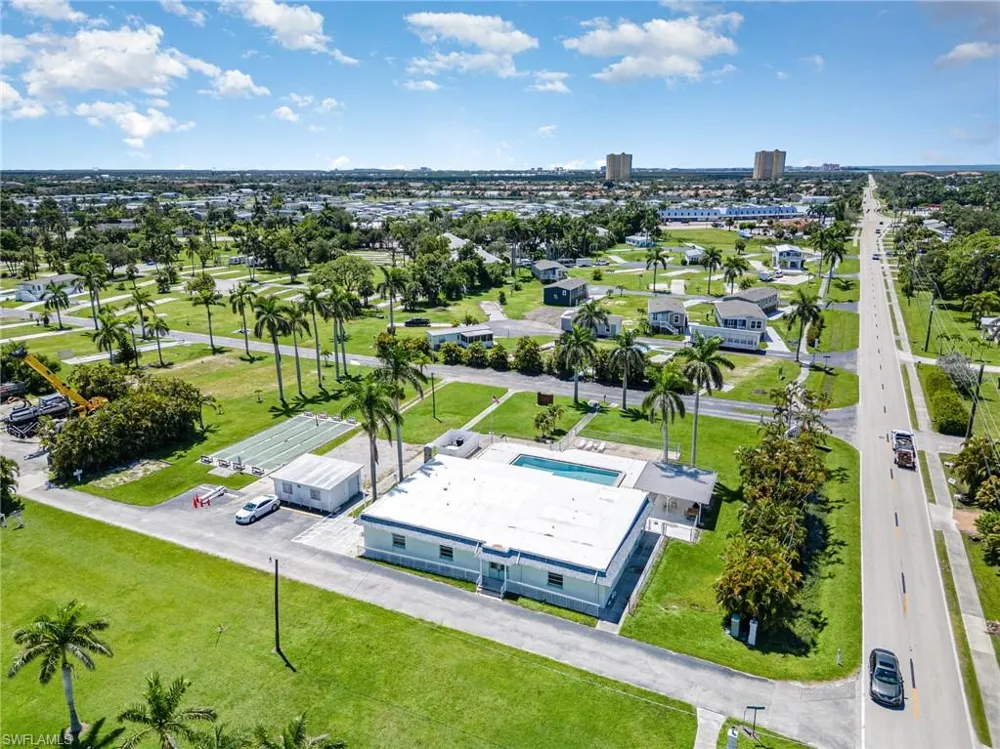 27 Cottonwood Drive Fort Myers, FL 33908