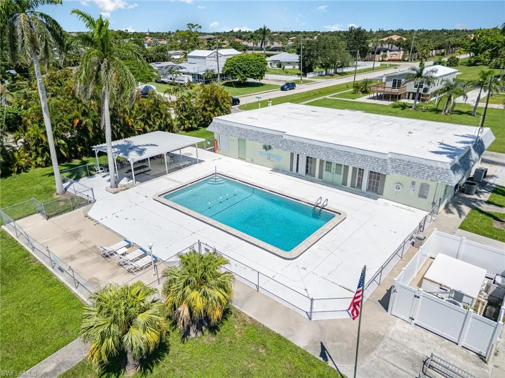 27 Cottonwood Drive Fort Myers, FL 33908