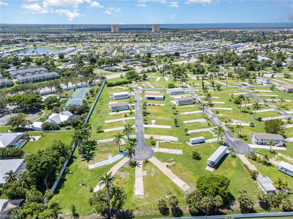 27 Cottonwood Drive Fort Myers, FL 33908