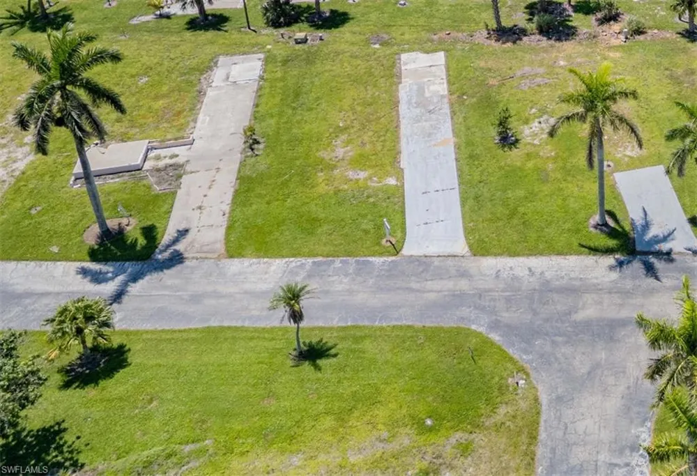 27 Cottonwood Drive Fort Myers, FL 33908
