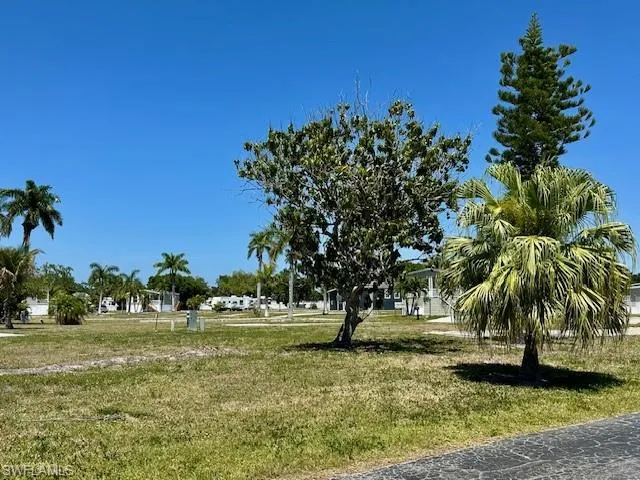 27 Cottonwood Drive Fort Myers, FL 33908