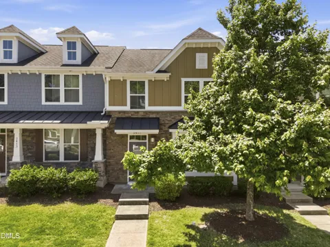 2417 Historic Circle