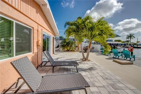 2589 Bayshore Drive