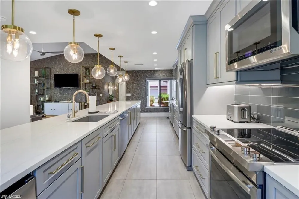 27052 Kindlewood Lane Bonita Springs, FL 34134