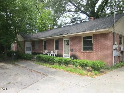 714 Hines Street W