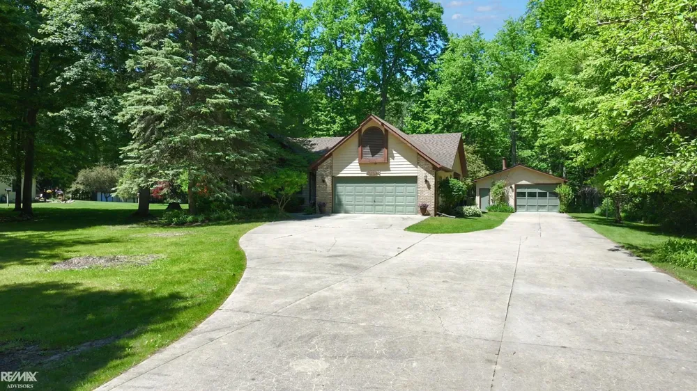 6440 Benoit Road Clay Township, MI 48001