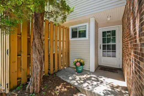 220 Elizabeth Street #B4
