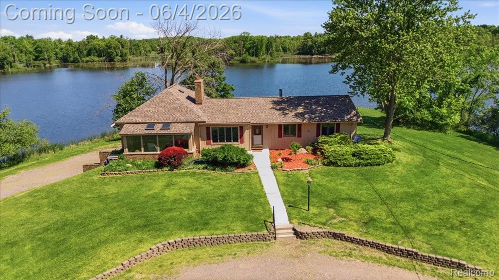 725 Deerpath Court Brandon Charter Township, MI 48462